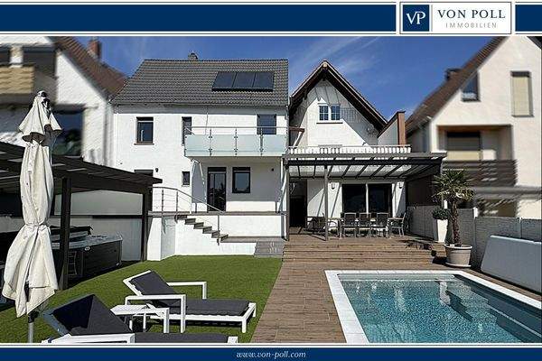 Außenanlage mit Blick auf beide Häuser