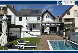 Außenanlage mit Blick auf beide Häuser