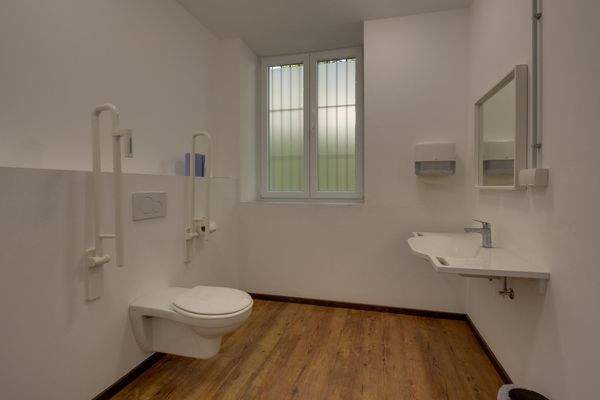 WC (behindertengerecht)