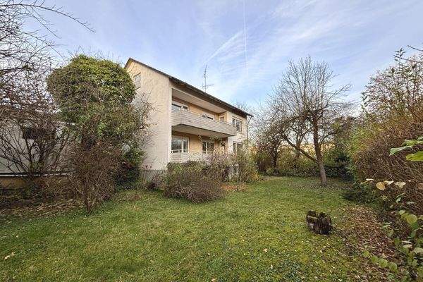 Außenansicht mit Garten