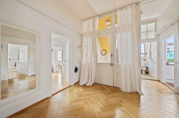 Eingangsbereich mit Zugang zu den einzelnen Zimmern 