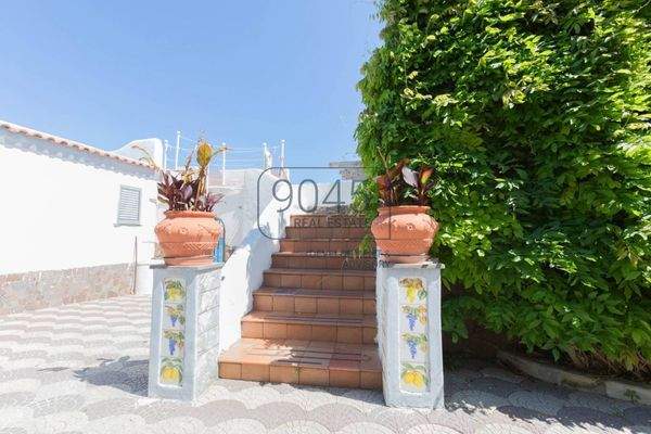 Prestigevilla in Ischia Ponte – Ein Juwel auf den Klippen der Insel Ischia