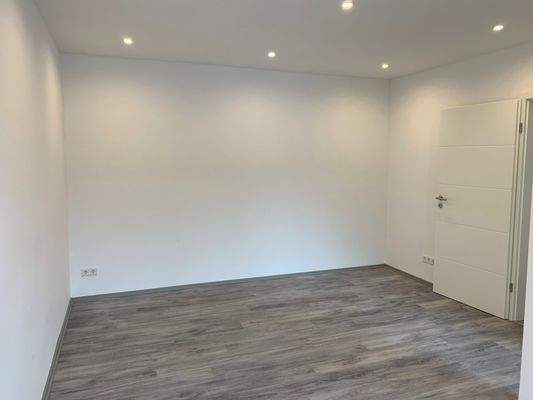 großzügig und hell - Wohnzimmer