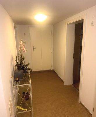 KG_Flur mit Vorräte.JPG