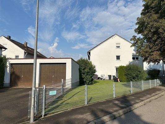 2 Garagen  mit Grundstück 3 Fam DHH Nr 17