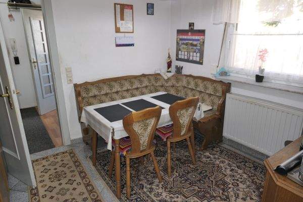 EG: Küche mit Essecke