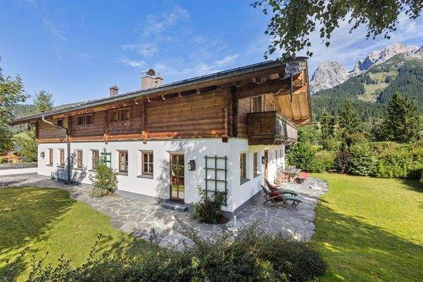 Die traumhafte Liegenschaft, umrahmt vom Bergmassiv des Hochkönigs