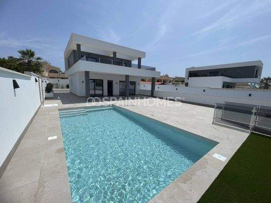 New Houses with Private Pool in Ciudad Quesada