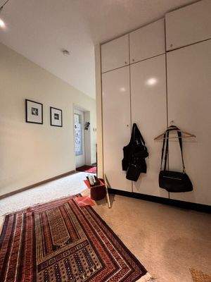 Flur mit Einbauschränken