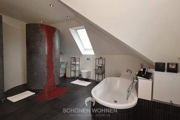 DG |Bad mit Wanne & Dusche