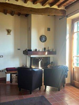 Lamporecchio_Haupthaus_Esszimmer_Kamin