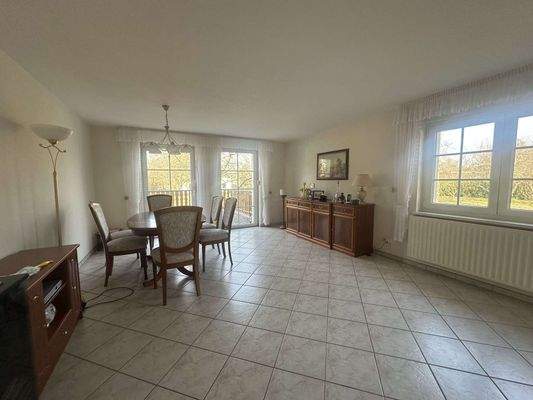 Essbereich mit Zugang Terrasse