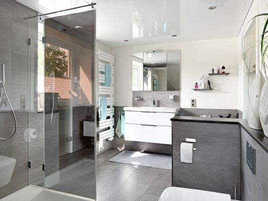 Neuwertiges Dusch Badezimmer im 1.Obergeschoss