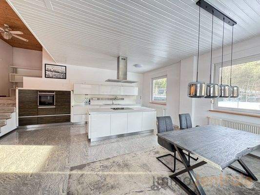 6B34F57E-EBAF-4B61-9049-8B28274894E6_1_105_c