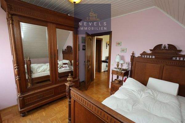 Schlafzimmer oder Büro OG