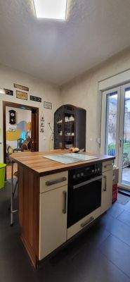 Küche mit Kochinsel 