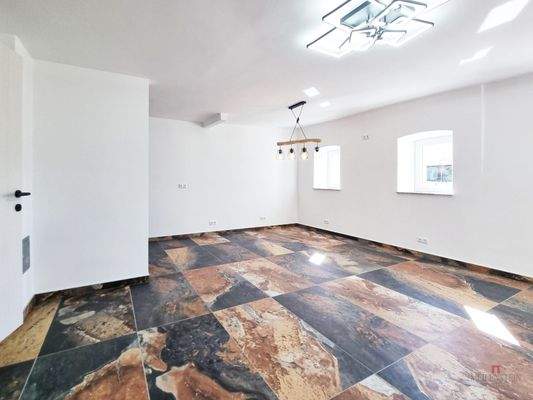 c2babfae-b13b-4a67-a981-2f2d7c8b1bd3_original