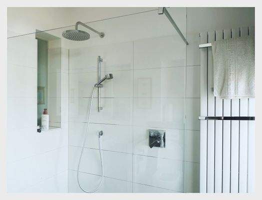 05 Master-Bad mit geräumiger Dusche.jpg