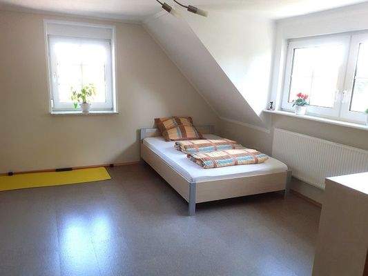 großes Ki-zimmer sep. mit Ankleideraum