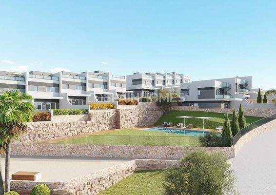 Sea-View Villas in a Complex near the Beach in Alicante Finestrat