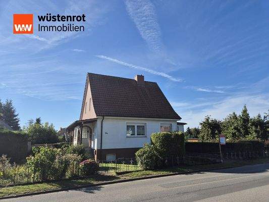 Haus-Straßenansicht