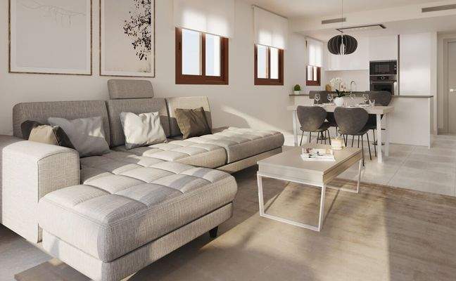 Heller Wohn- und Essbereich mit direktem Terrassenzugang