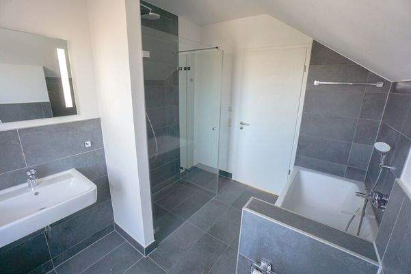 helles, gemütliches Badzimmer