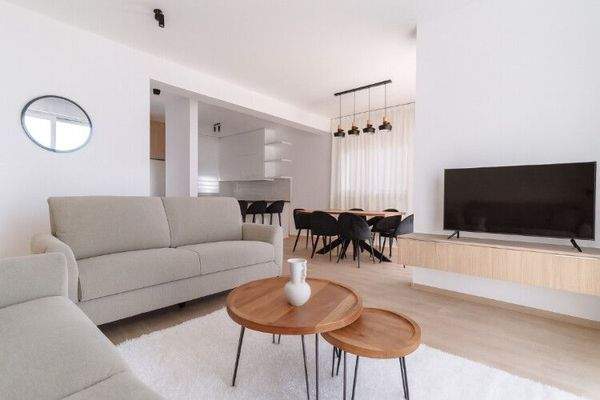 Wohnzimmer mit Küche