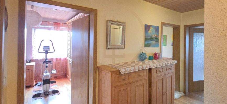 10-Oberfer-Westend-Wohnung-Flur