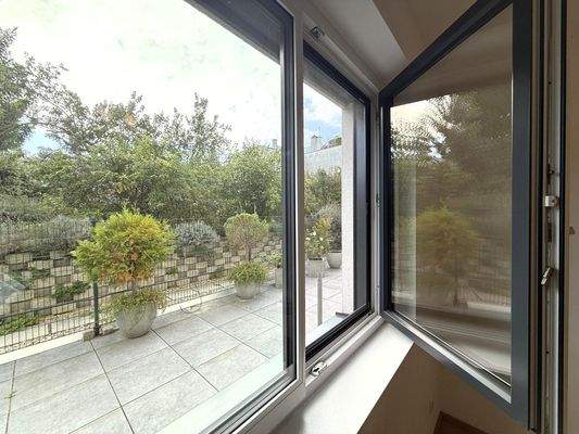 Ausblick vom Schlafzimmer 1 von 2