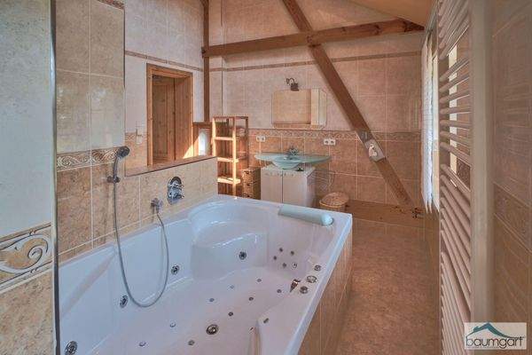 Bad mit begehbarer Dusche