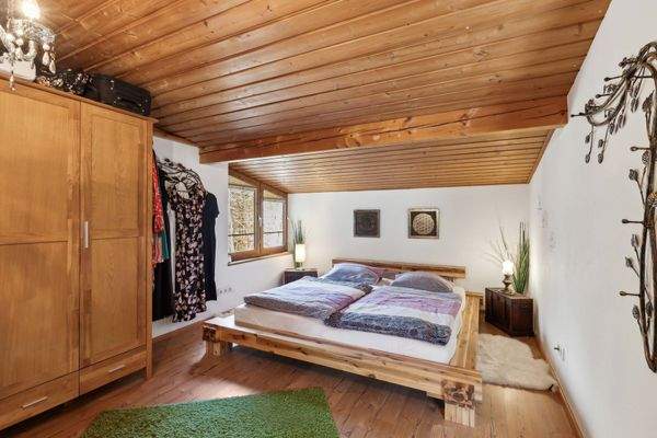 Schlafzimmer_1.OG_HS 32a