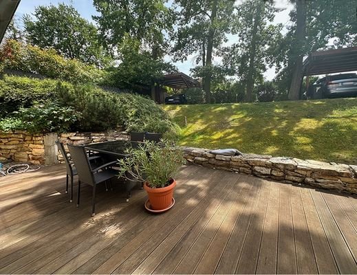 Blick von der Terrasse im EG in den Garten