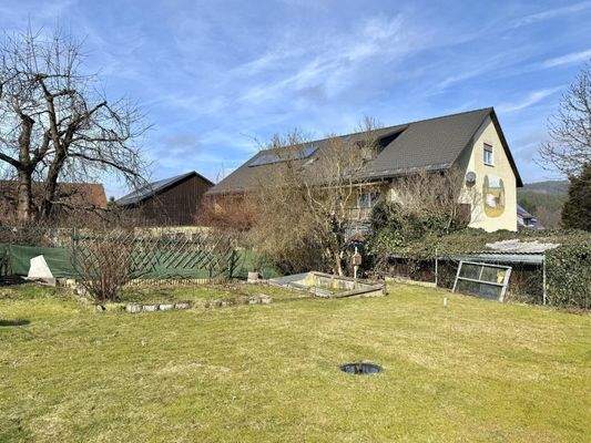 weitläufiger Garten