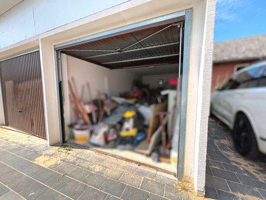 Garage und Stellplatz