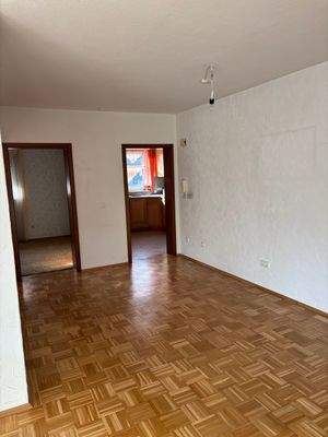 Wohnbereich mit Zugang zu Küche/Schlafzimmer/Büro
