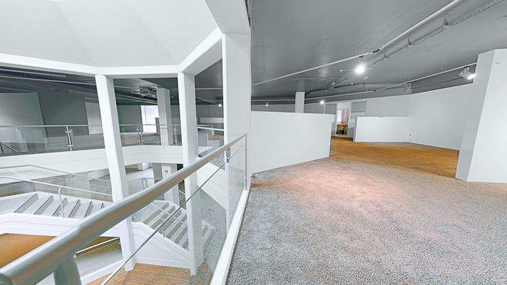 Treppenaufgang & Ausstellungsfläche Obergeschoss