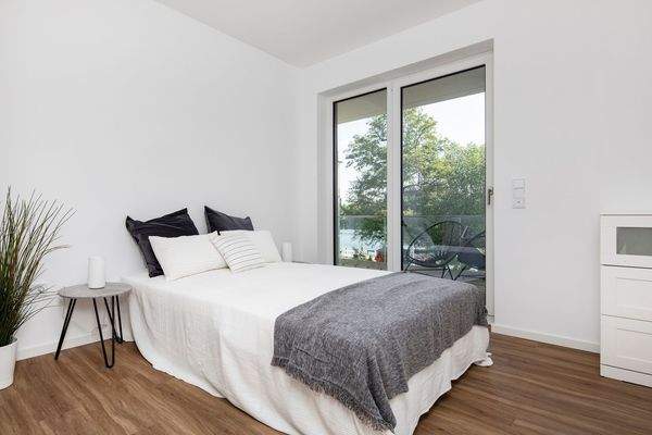 Beispielbild - Schlafzimmer mit Balkon