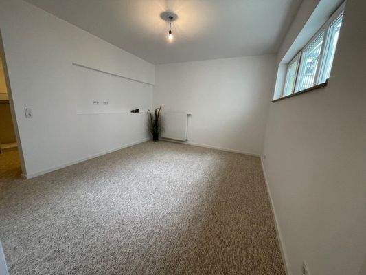 Schlafzimmer mit neuem Teppichboden 