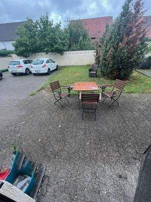 12 Hof und Garten und Stellplätze