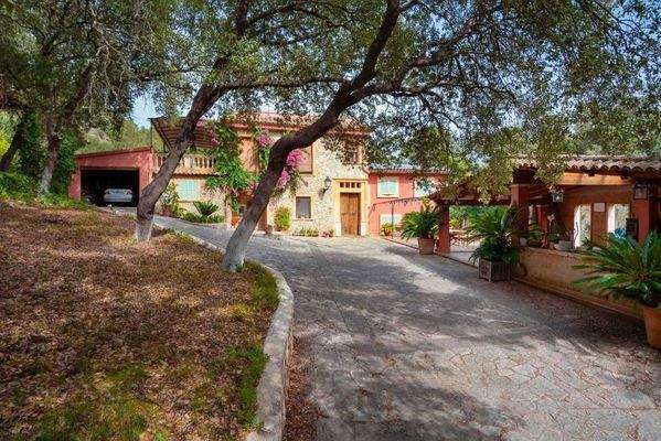 Finca mit Privatsphäre und Bergblick zum Verkauf in Puigpunyent, Mallorca