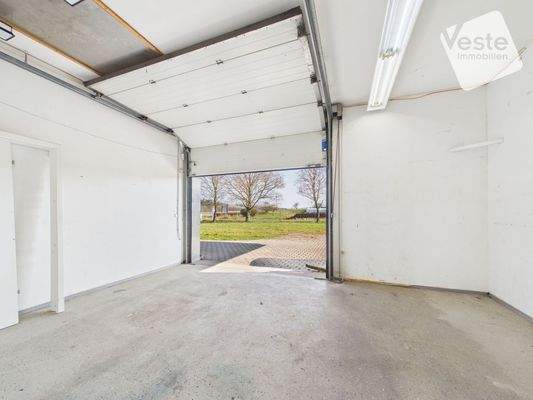 An- und Auslieferung mit Rolltor