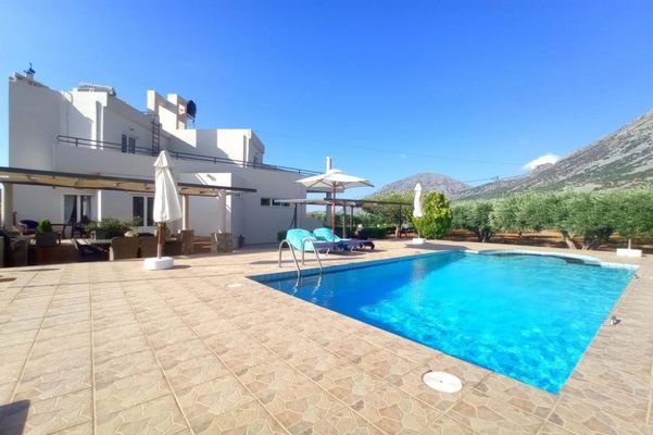 Kreta, Kavousi: Tolle Villa mit Pool, Meerblick und Olivenhain zu verkaufen