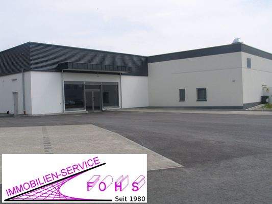 Eingang mit Vorplatz+Parken