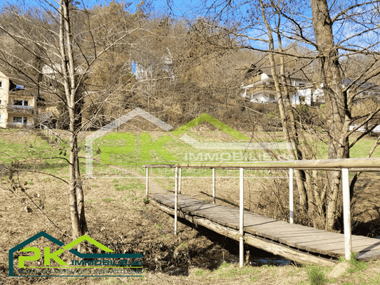 Grundstück_von dem Bach