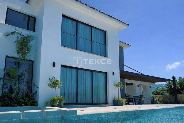 Detached Villa 100 m from the Sea in Esentepe