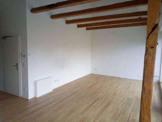 Moderne Wohnung mit Holzbalken