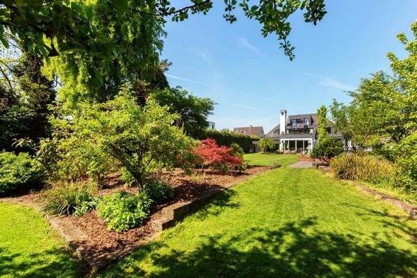 Der parkartige Garten