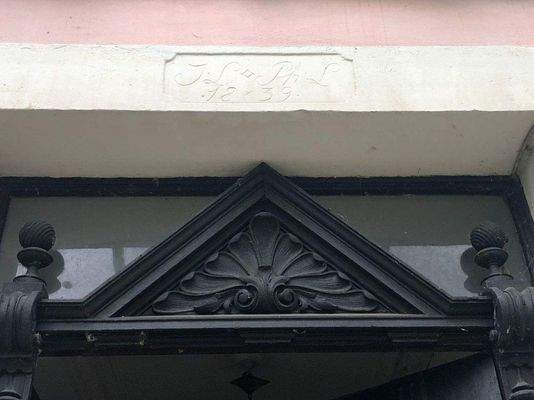 Hauseingang mit Entstehungsjahr 1839.jpg