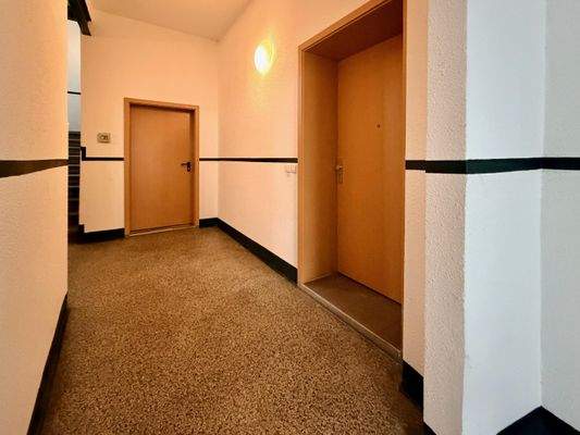 Hausflur Richtung Eingang Zwischenflur zur Wohnung